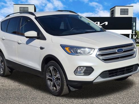 Used 2018 Ford Escape SEL image 2