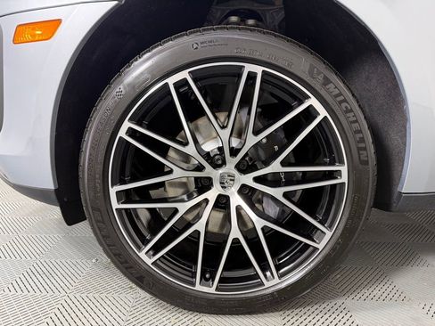 New 2026 Porsche Macan AWD/4WD image 11