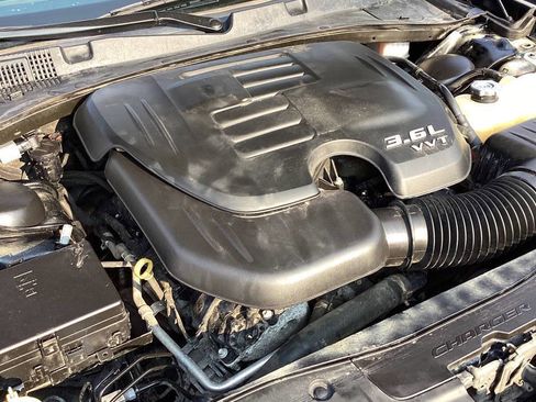 Used 2019 Dodge Charger SXT w/ Blacktop Package image 28