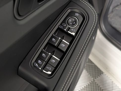 Certified 2025 Porsche Macan GTS AWD/4WD image 27