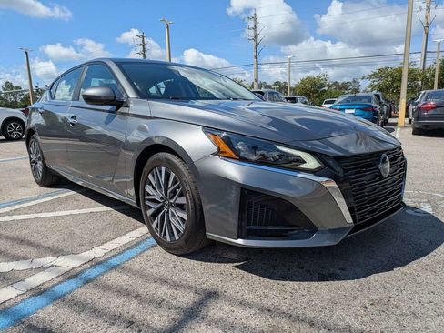 Used 2023 Nissan Altima 2.5 SV FWD image 8