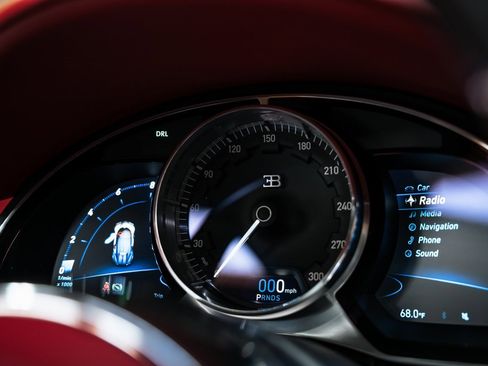 Used 2019 Bugatti Chiron image 30