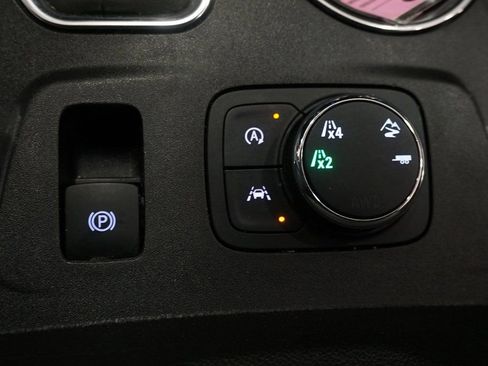 Certified 2023 Chevrolet Traverse LT w/ Rear Camera Mirror Package image 18