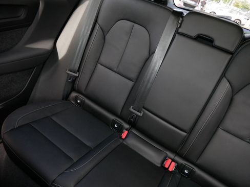 Used 2023 Volvo XC40 B5 Ultimate w/ Protection Package Premier AWD/4WD image 12