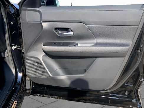 Used 2025 Nissan Kicks SV w/ SV Premium Package FWD image 23