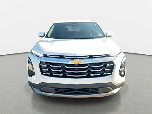 Used 2026 Chevrolet Equinox LT FWD image 3