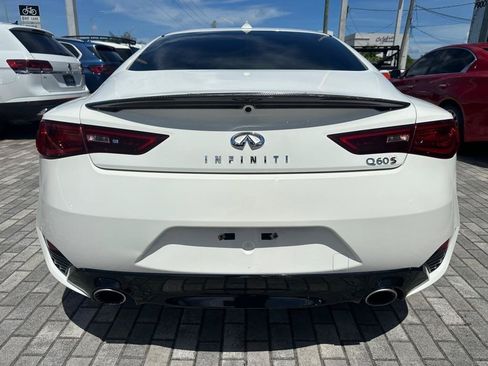Used 2017 INFINITI Q60 Red Sport 400 RWD image 6