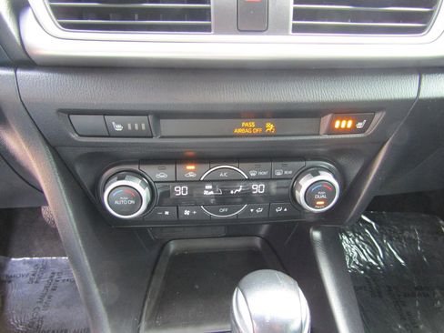 Used 2018 MAZDA MAZDA3 Touring image 17