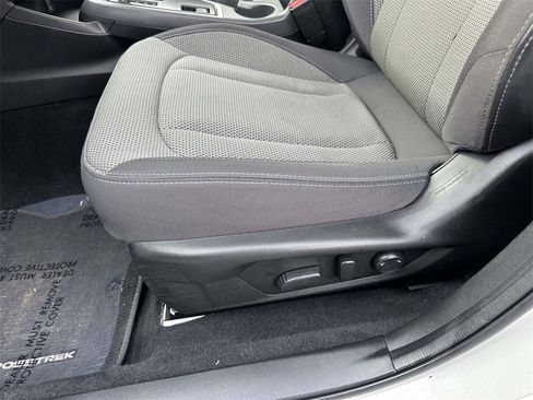 Used 2024 Subaru Crosstrek 2.0i Premium image 17
