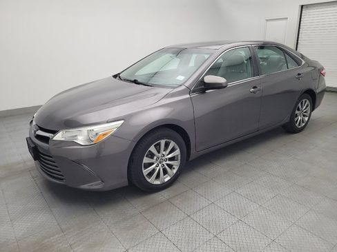 Used 2016 Toyota Camry XLE FWD image 2