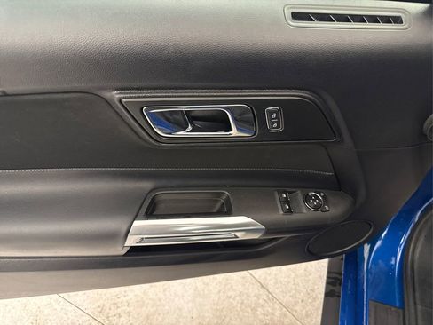 Used 2017 Ford Mustang Coupe RWD image 30