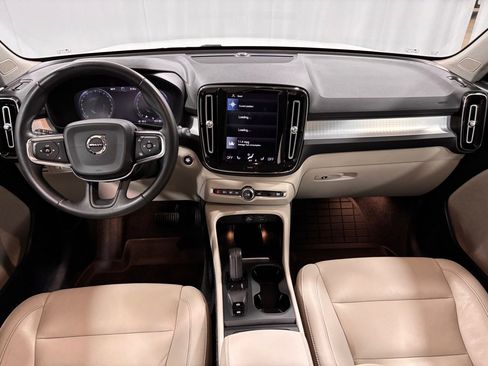 Used 2019 Volvo XC40 T5 Momentum image 10