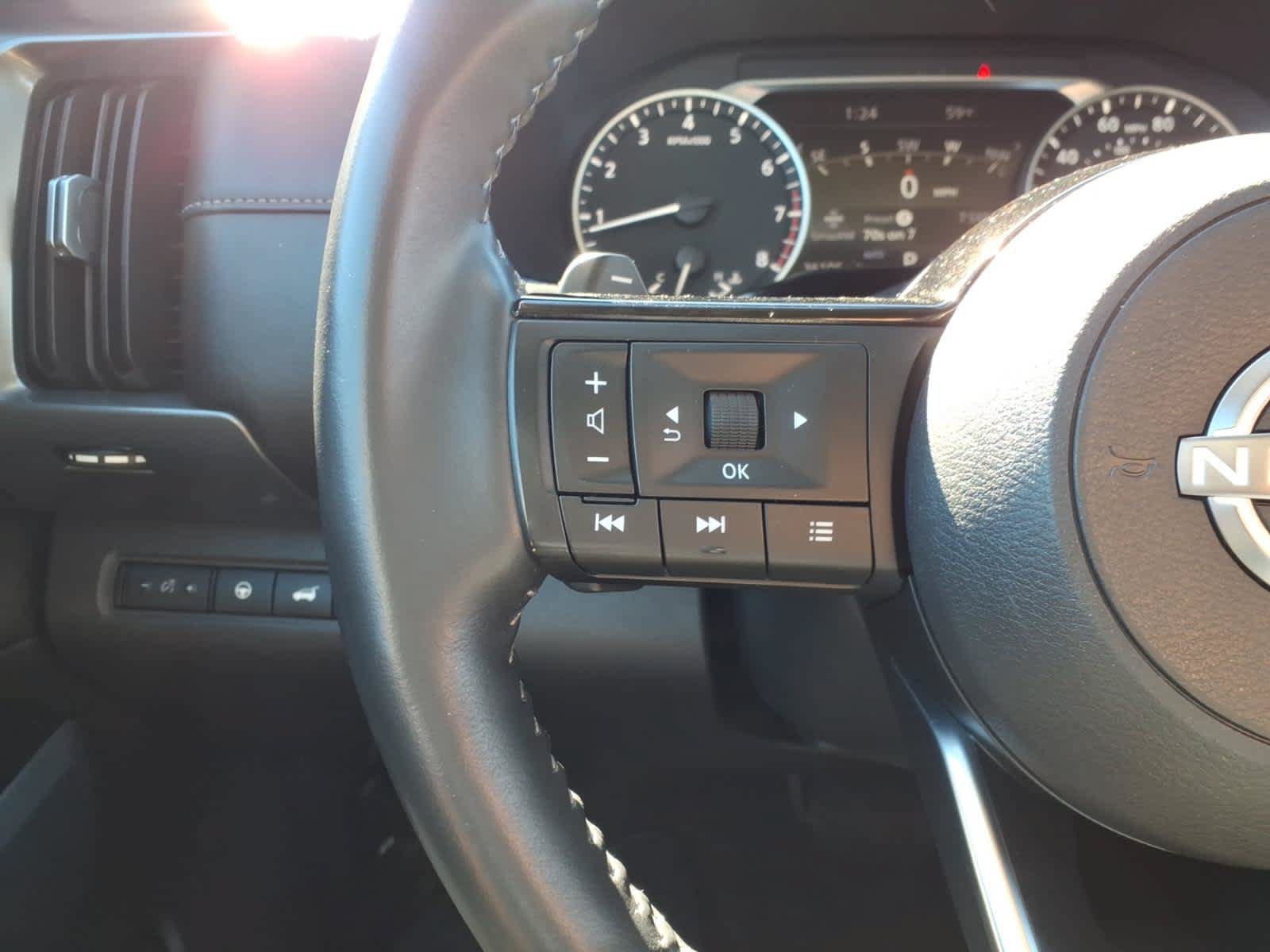Used 2025 Nissan Pathfinder SL AWD/4WD image 22
