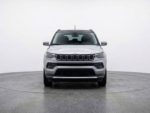 Used 2025 Jeep Compass Trailhawk image 2