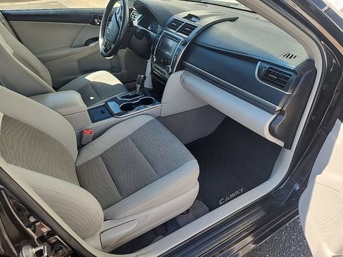 Used 2014 Toyota Camry XLE w/ Convenience Package FWD image 16
