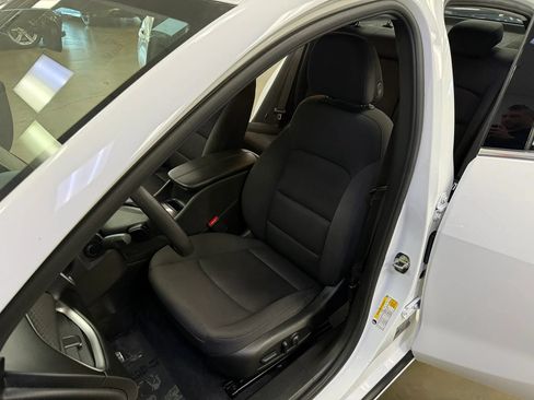 Used 2022 Chevrolet Malibu LT FWD image 9