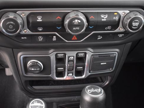 Used 2018 Jeep Wrangler Unlimited Sport S image 9