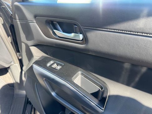 Used 2024 Nissan Pathfinder SL image 21