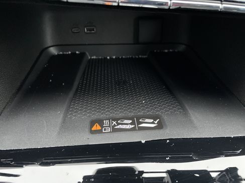 Used 2025 Chevrolet Traverse LT w/ Sun and Wheel Package image 34