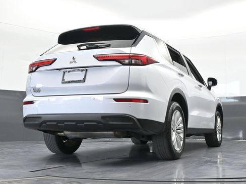 Used 2023 Mitsubishi Outlander ES image 59