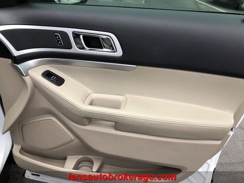 Used 2015 Ford Explorer XLT image 23