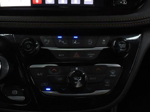 Used 2022 Chrysler Pacifica Pinnacle image 58