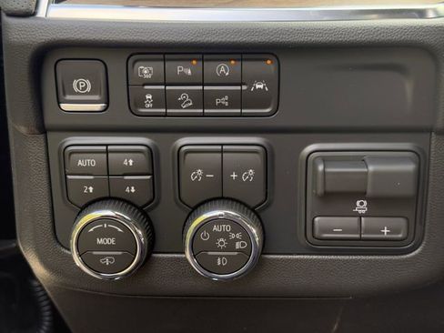 New 2026 Chevrolet Suburban High Country image 21