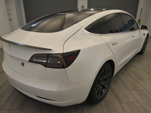 Used 2020 Tesla Model 3 Standard Range Plus image 5