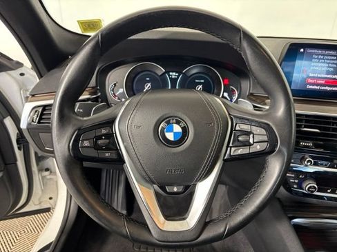 Used 2019 BMW 530i xDrive AWD/4WD image 11