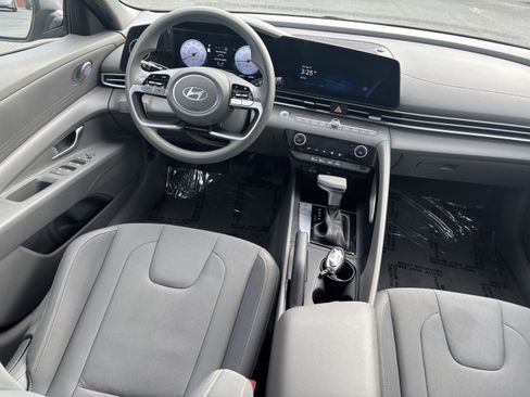 Used 2024 Hyundai Elantra SEL FWD image 18