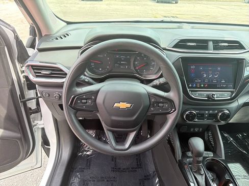 Used 2021 Chevrolet TrailBlazer LT w/ Convenience Package FWD image 16