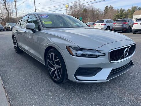 Used 2020 Volvo S60 T6 Momentum image 4