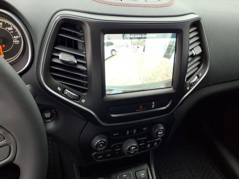 Used 2022 Jeep Cherokee Trailhawk image 25