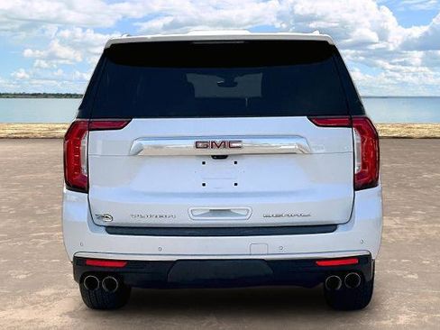 Used 2022 GMC Yukon XL Denali w/ Advanced Technology Package image 4