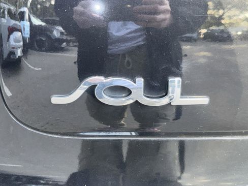 Used 2014 Kia Soul + image 9