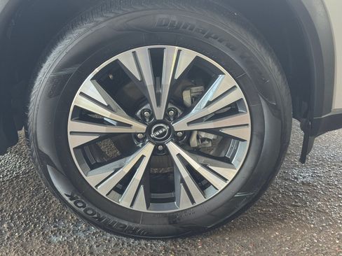 Used 2023 Nissan Rogue SV AWD/4WD image 31