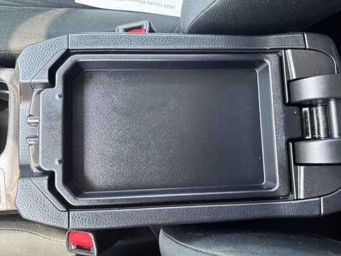 Used 2016 Toyota RAV4 LE AWD/4WD image 27
