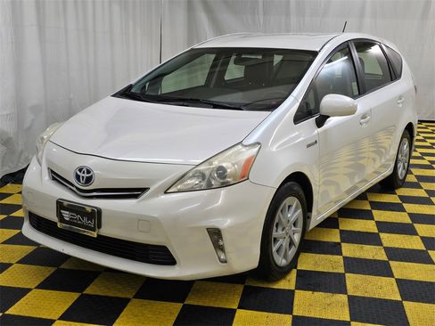 Used 2014 Toyota Prius V Two image 7
