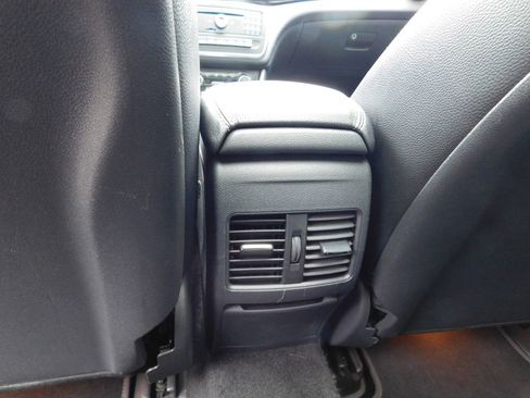 Used 2015 Mercedes-Benz CLA 250 4MATIC image 11