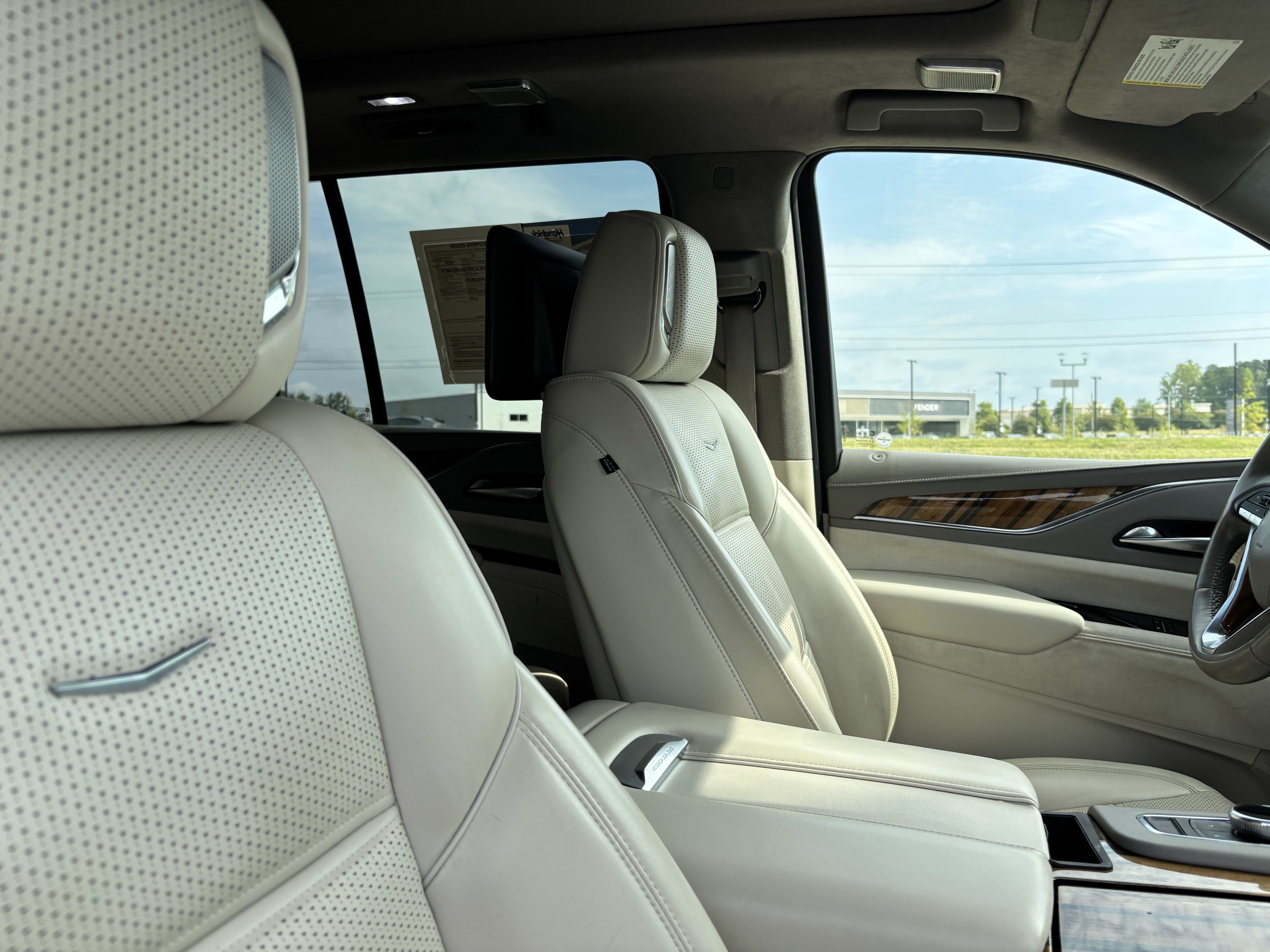 Used 2021 Cadillac Escalade Premium Luxury Platinum RWD image 35