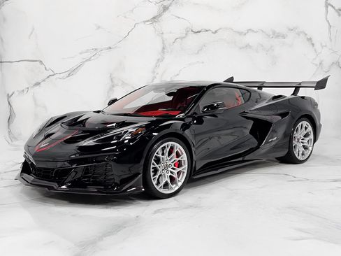 Used 2026 Chevrolet Corvette ZR1 w/ ZR1 Carbon Fiber Aero Package RWD image 9