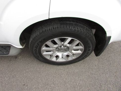 Used 2010 Nissan Pathfinder LE image 38