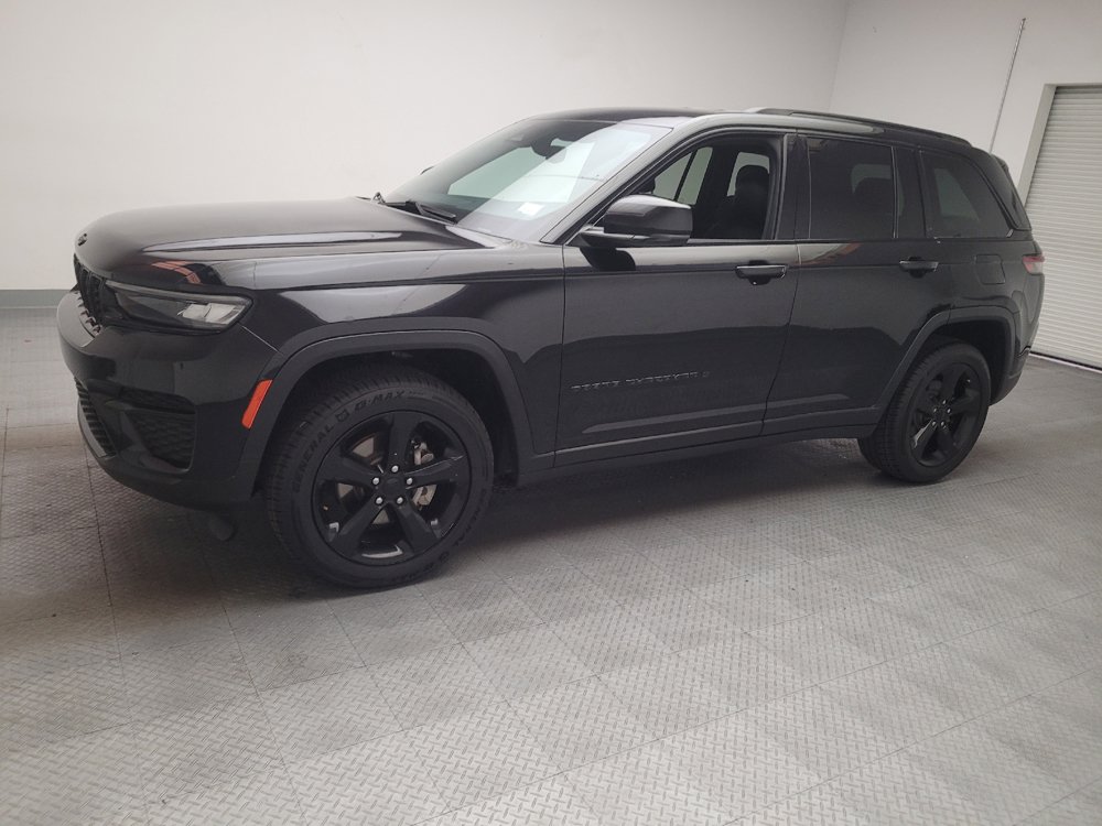 Used 2023 Jeep Grand Cherokee Altitude AWD/4WD image 2