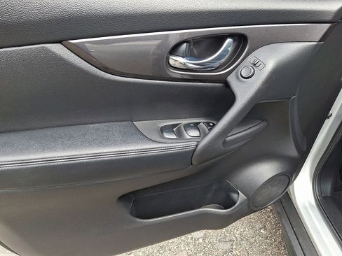 Used 2020 Nissan Rogue SV AWD/4WD image 12
