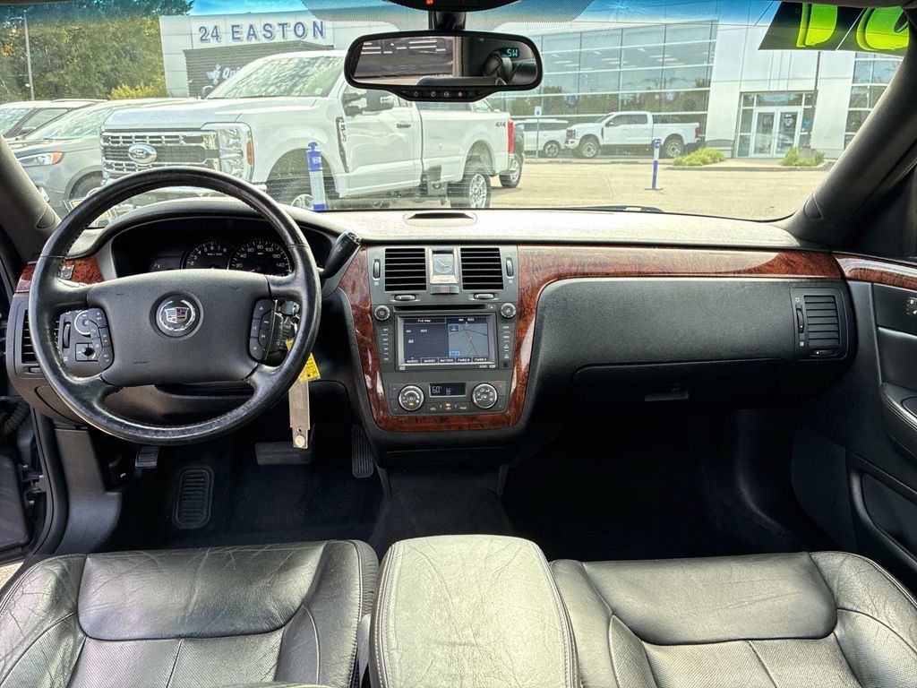 Used 2007 Cadillac DTS Luxury I w/ Sun And Navigation Package FWD image 17