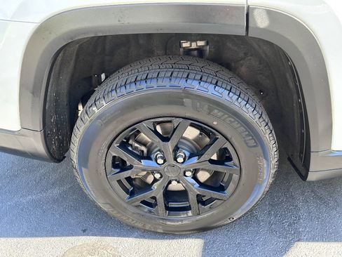 Used 2024 Jeep Grand Cherokee L Altitude image 13