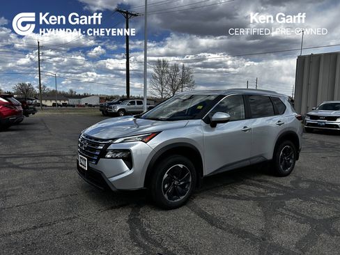 Used 2024 Nissan Rogue SV w/ SV Premium Package image 1