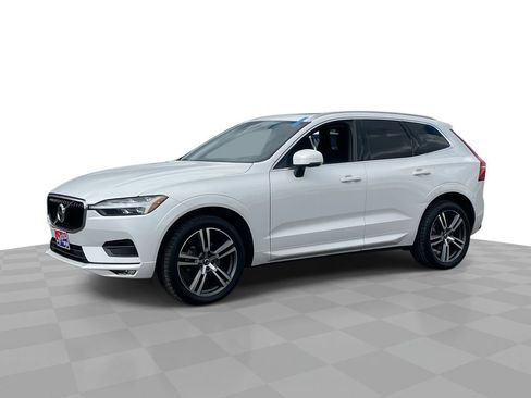 Used 2021 Volvo XC60 T5 Momentum w/ Premium Package image 1