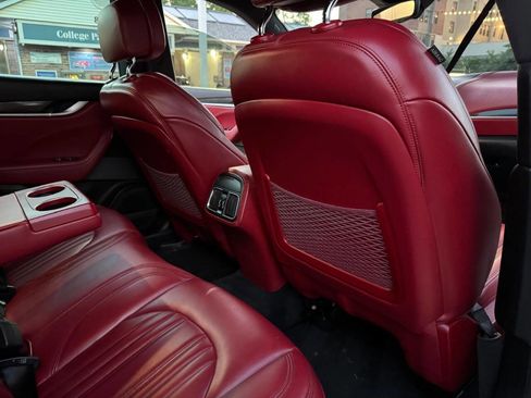 Used 2018 Maserati Levante image 35