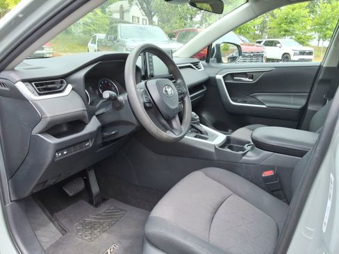 Used 2019 Toyota RAV4 XLE w/ Convenience Package FWD image 22